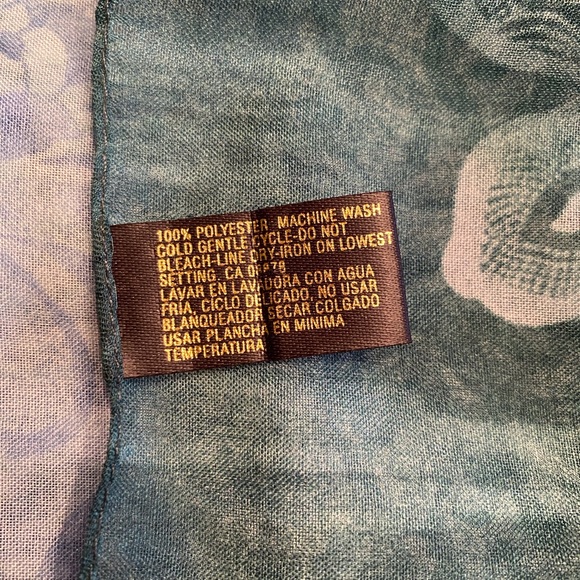 Rectangular Scarf - Picture 7 of 8